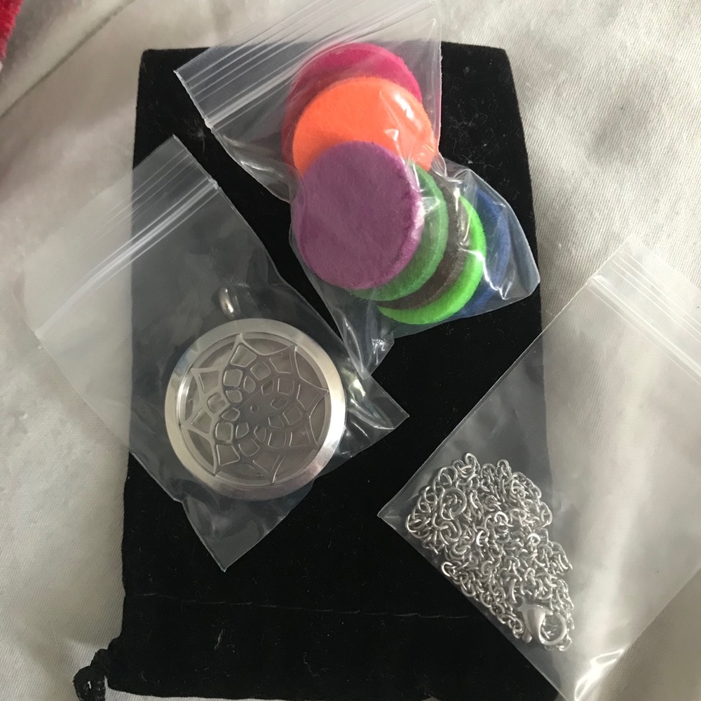 Diffuser Necklace - image 2